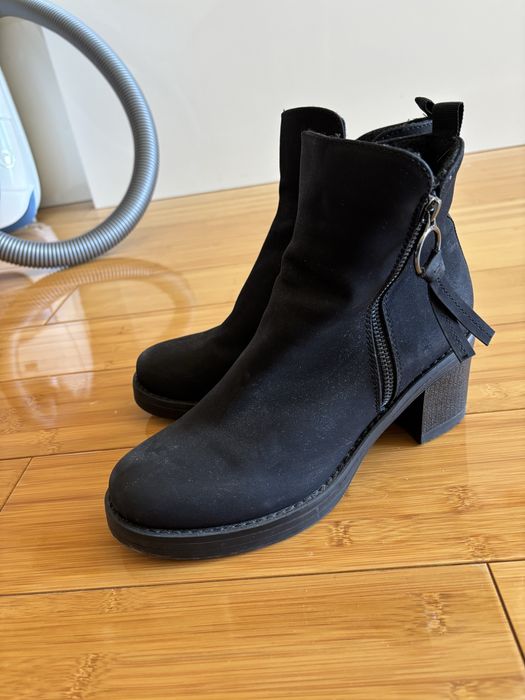 Дамски боти с дебел ток