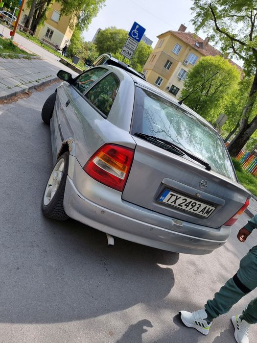 Продавам Опел Астра автомат дизел 1.6