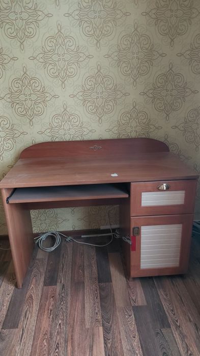 Продам столы  10000