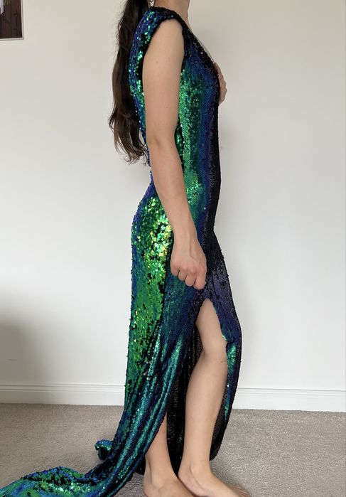 Rochie de seara cu trena si paiete marimea M