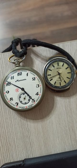 Продам настольные часы.