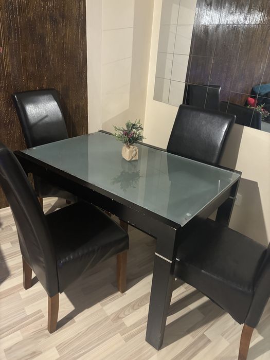 Холна масивна маса със столове