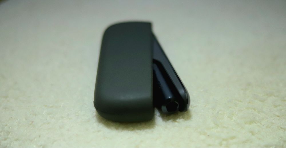 iQOS Iluma i negru