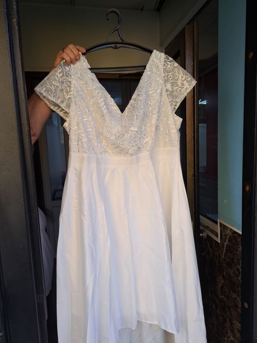 Продам новое платье