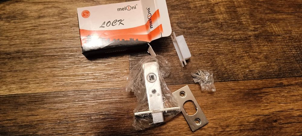 Продаю дверная щеколда