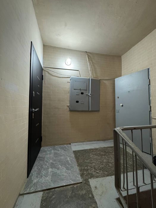 Прадаëтся 3х 9микрарайоне вдоль дороги