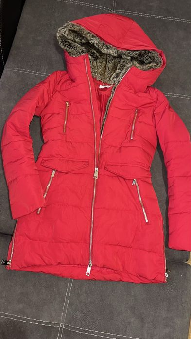 Прекрасно яке на Motivi с топла  подвижна качулка в красив червен цвят