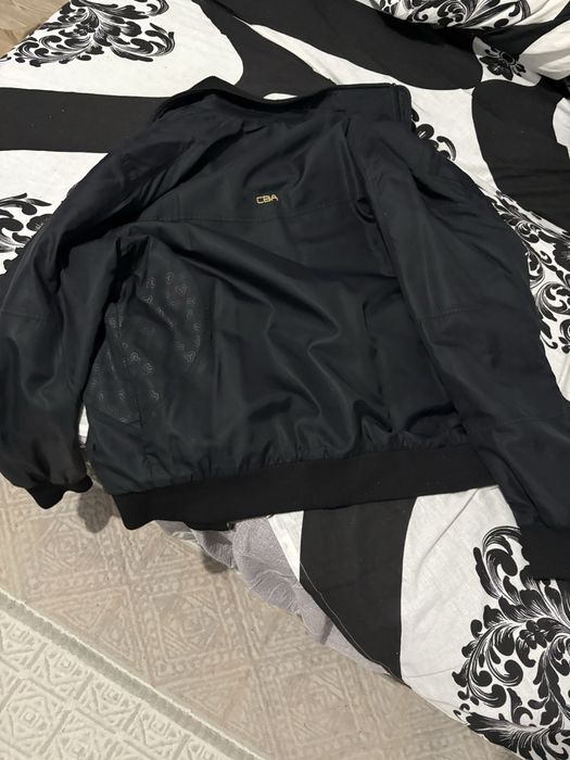 Продам бомбер, куртку