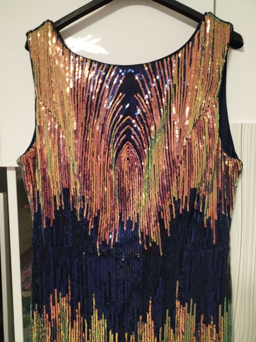 Продават се рокли