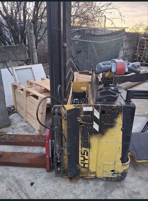 Transpaleta electrica cu catarg