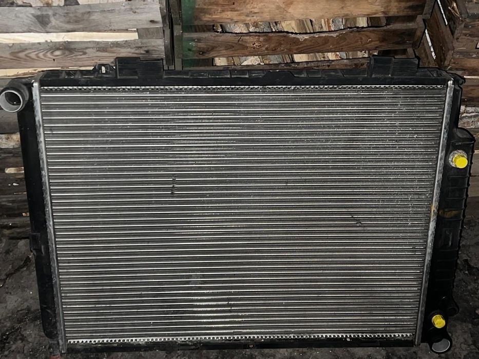 Радиатор на 210 мерс