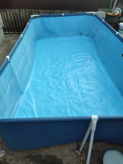 Vând piscina 3 m lungime