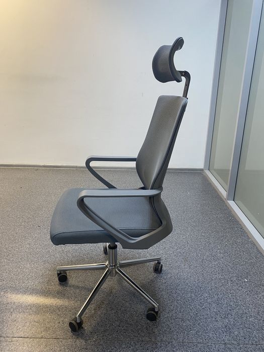 Офисные стулья в хорошем состоянии