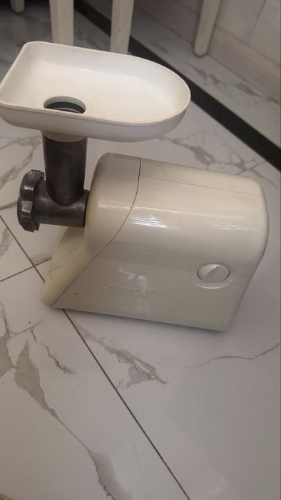 Продаётся мясорубка электрическая