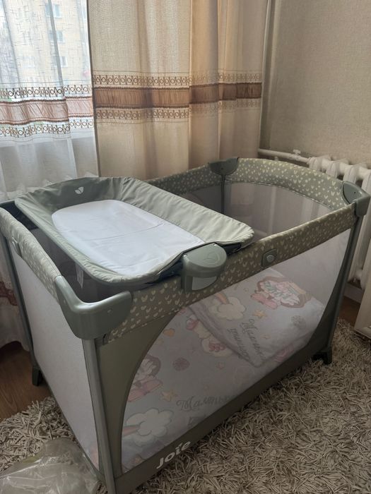 Продам манеж-кроватку Joie б/у