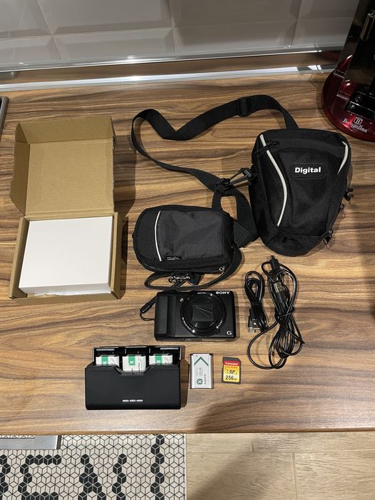 Sony Cyber-Shot DSC-HX50 MEGA BUNDLE - 256 GB SD Card - Пълен комплект