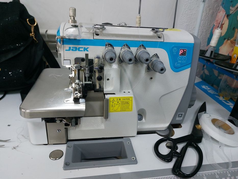 Продам оверлок новый