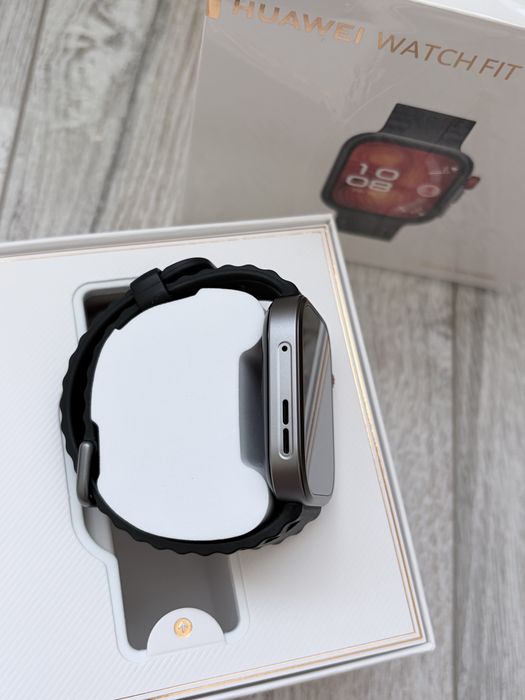 Продаю новые Huawei wacth Fit 4 Pro