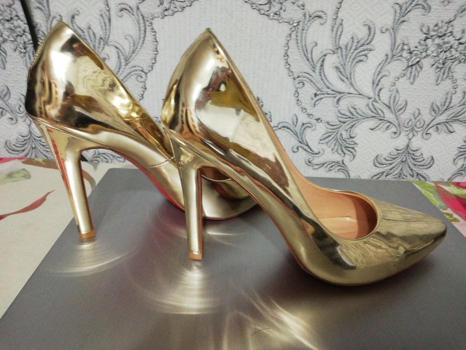 Туфли женские золотистые