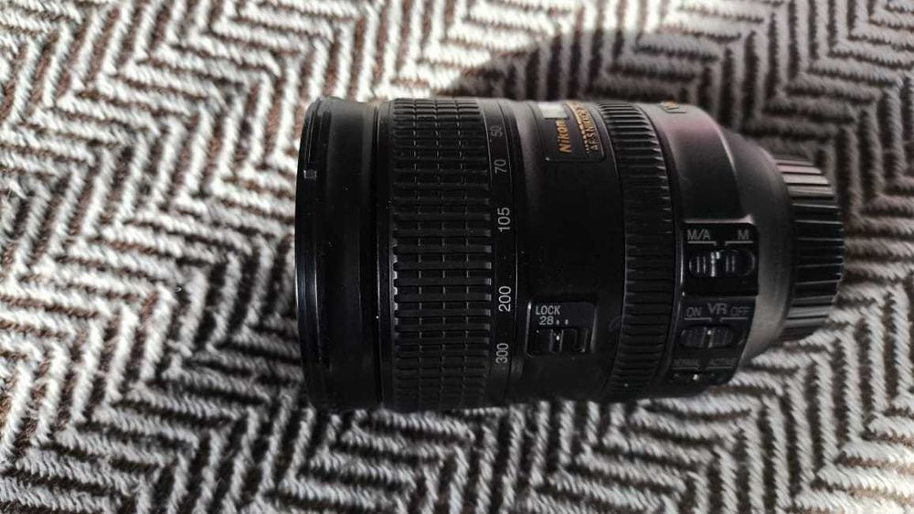 Объектив Nikon 28-300