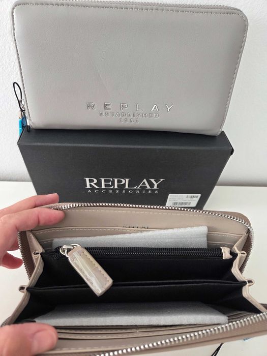 Дамски портфейли Replay