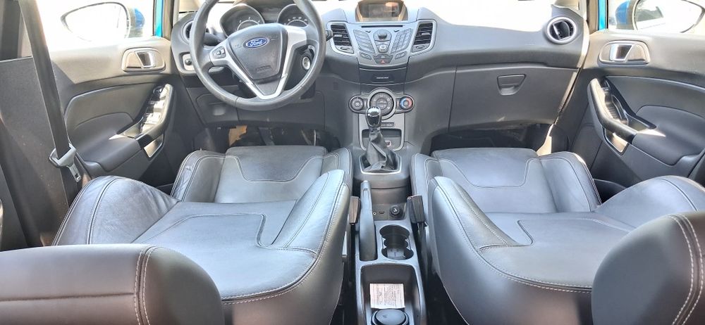 Vând Ford fiesta tutaniu
