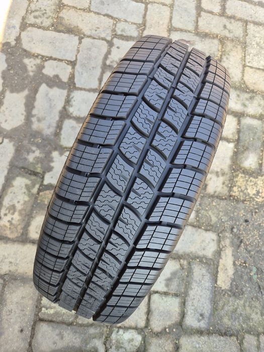 O bucată 215/65 R16C M+S iarnă - una Vredestein Semperit