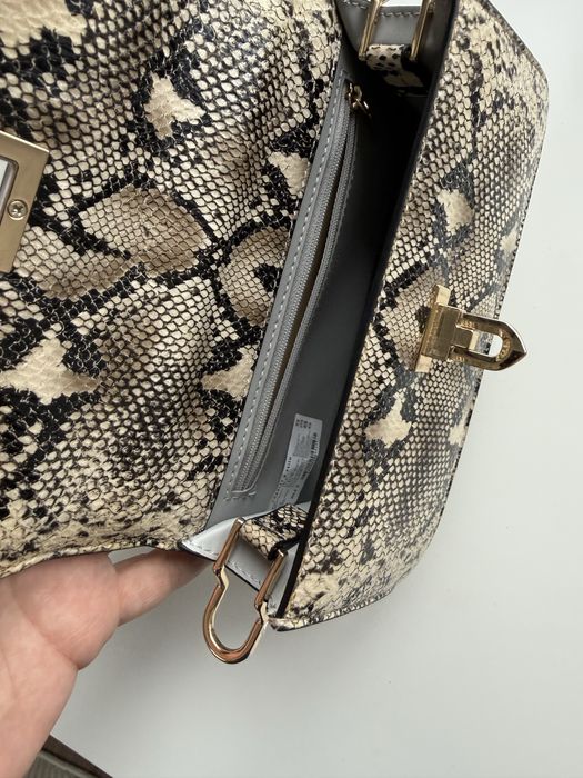 Сумка Charles & Keith, змеиный принт