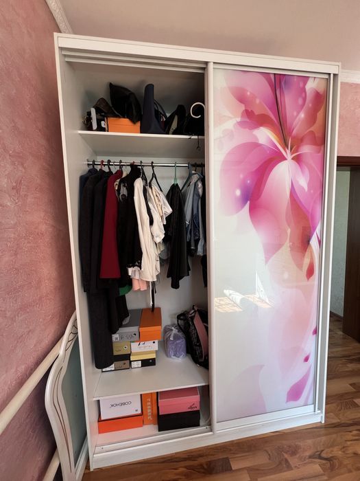 Продается шкаф для девчащий комнаты!