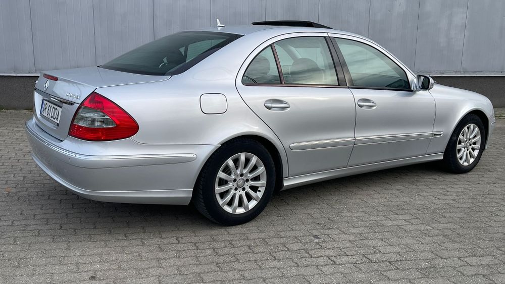 Mercedes E300 BLUETEC - Model Elegance/ Full Option