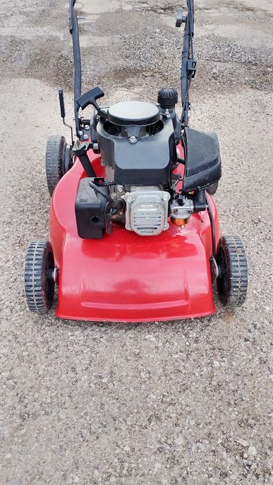 Бензинова самоходна косачка