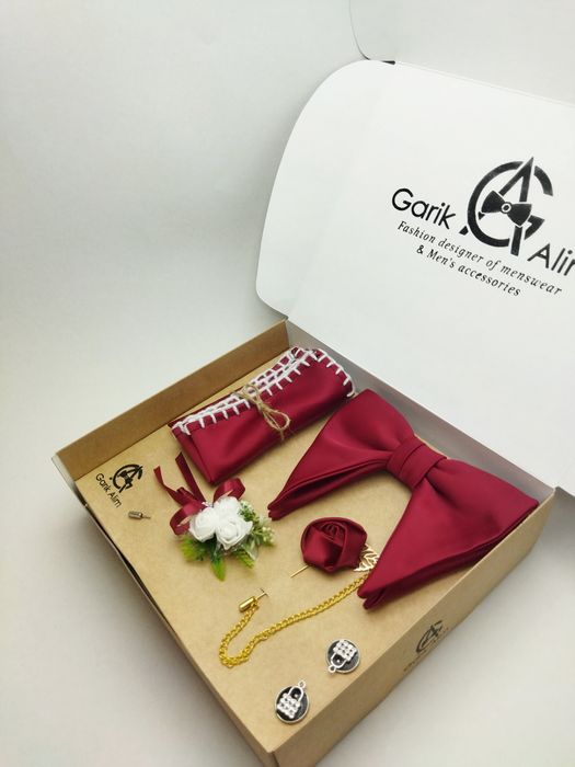 Подарочный набор  большие галстук бабочки, нагрудной платок для жениха