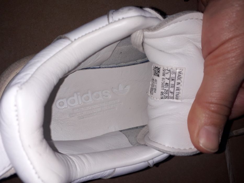 Фирменные кожаные кроссовки Adidas размер 40-41