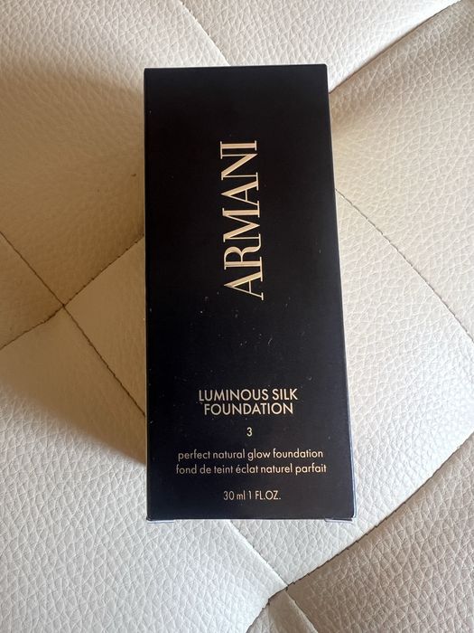 Armani Beauty Luminous Silk фон дьо тен №3 –  нов
