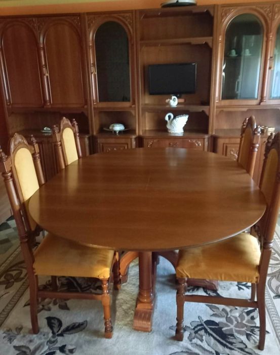 Mobilă clasică Italia + masă și scaune