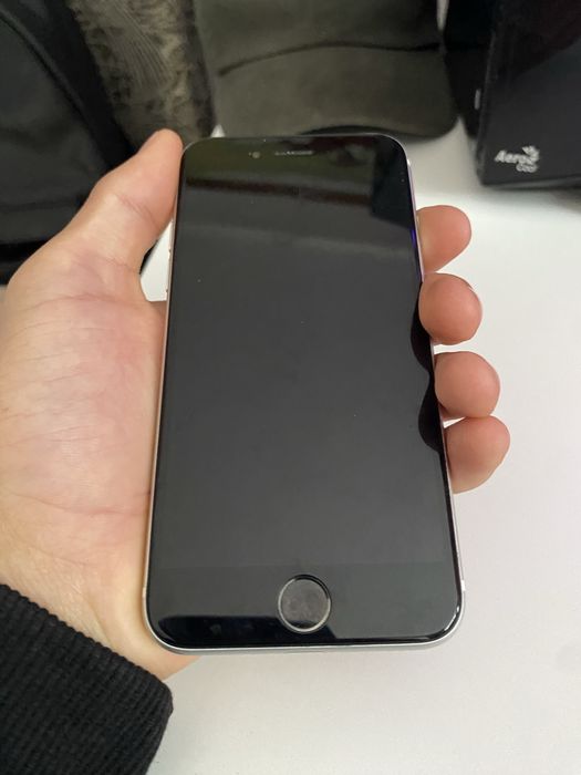 Айфон се 64 гб.