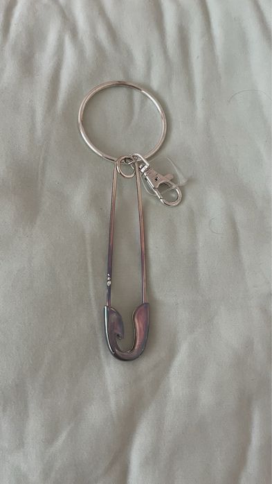 Декорация за чанта - безопасна игла