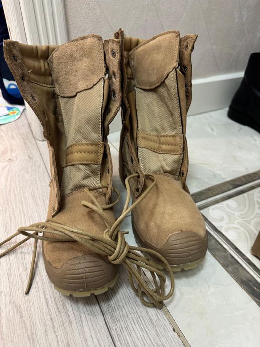 Ботинки с высоким берцем