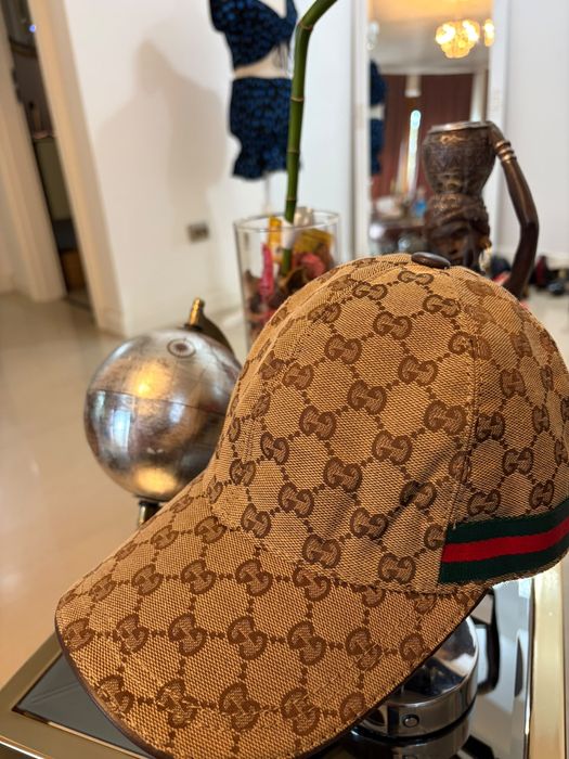 Vând șapcă Gucci GG