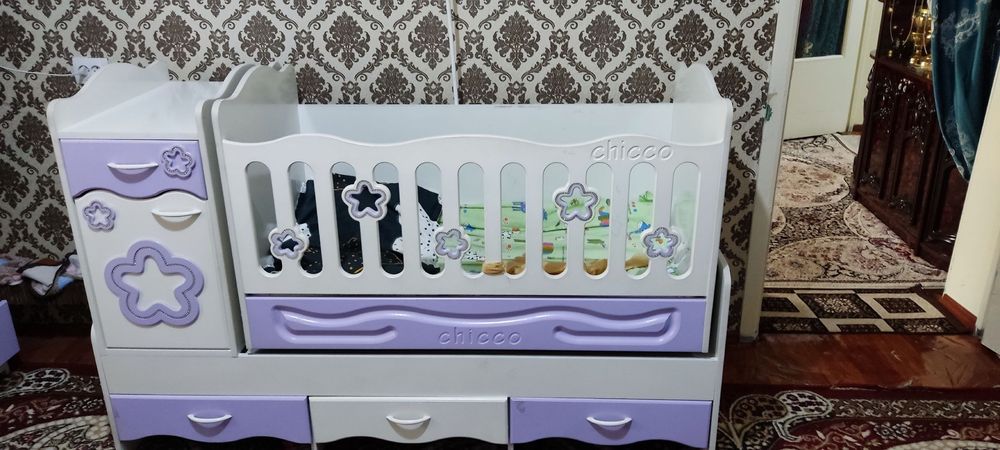 Детская кровать +шкаф