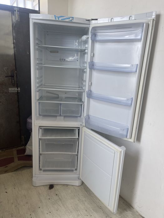 Продам холодильник ИНДЕЗИТ