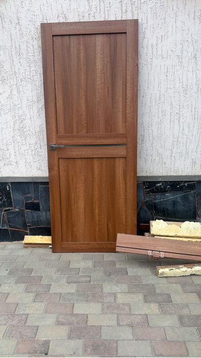 Дверь б/у в хорошем состояний .