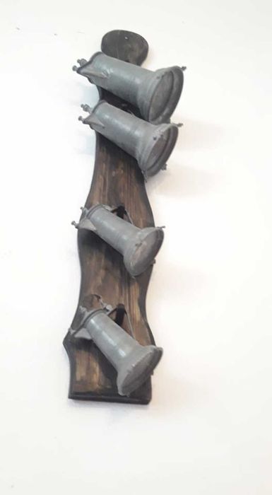 Set de patru pahare carafe cu capac pe suport de lemn