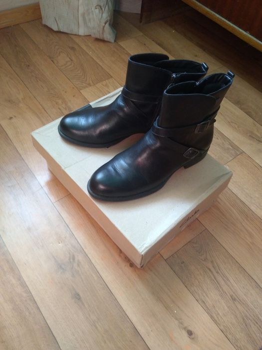 Продам кожанные ботинки Clarks