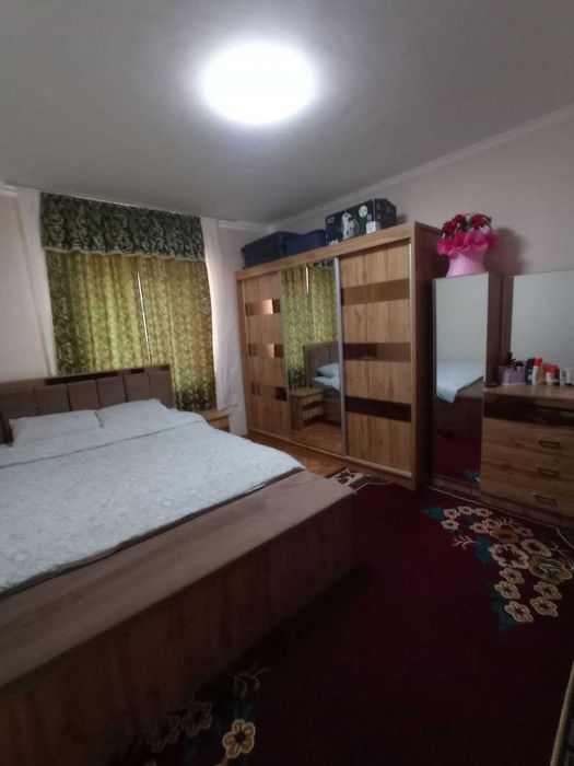 Kvartira sotiladi Oxangaron evalakda