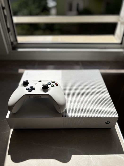 Xbox one S in stare excelenta , pret 435 lei !