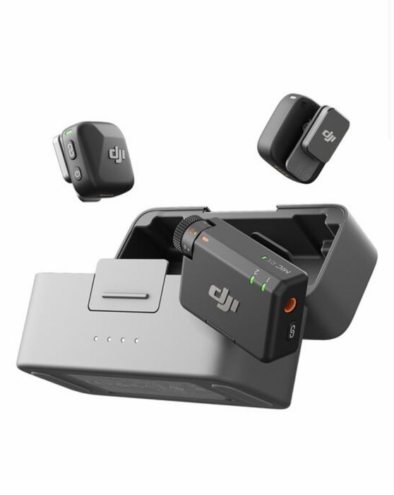 DJI MIC MINI 2 person