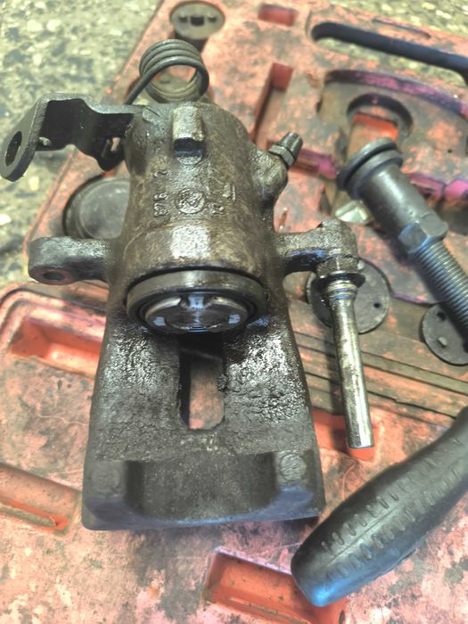 Продавам спирачен апарат за opel astra h