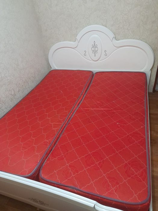 Продается комплект спального гарнитура !