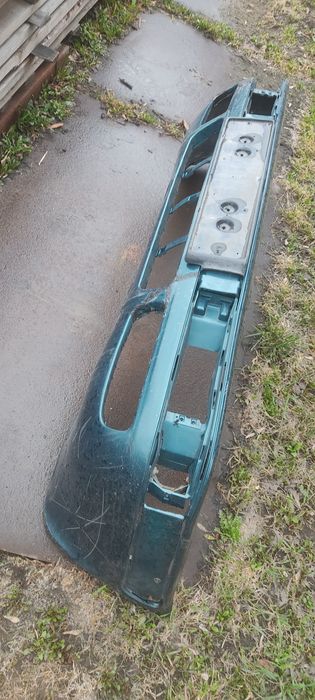 Передний бампер Ауди Б4